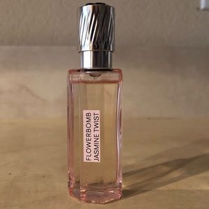 VIKTOR&ROLF FLOWERBOMB Jasmine Twist Oil
